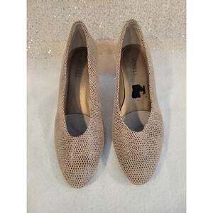 Vaneli 7 1/2‎ Taupe Classic Embossed Leather Pump 2 inch heel Career Comfort